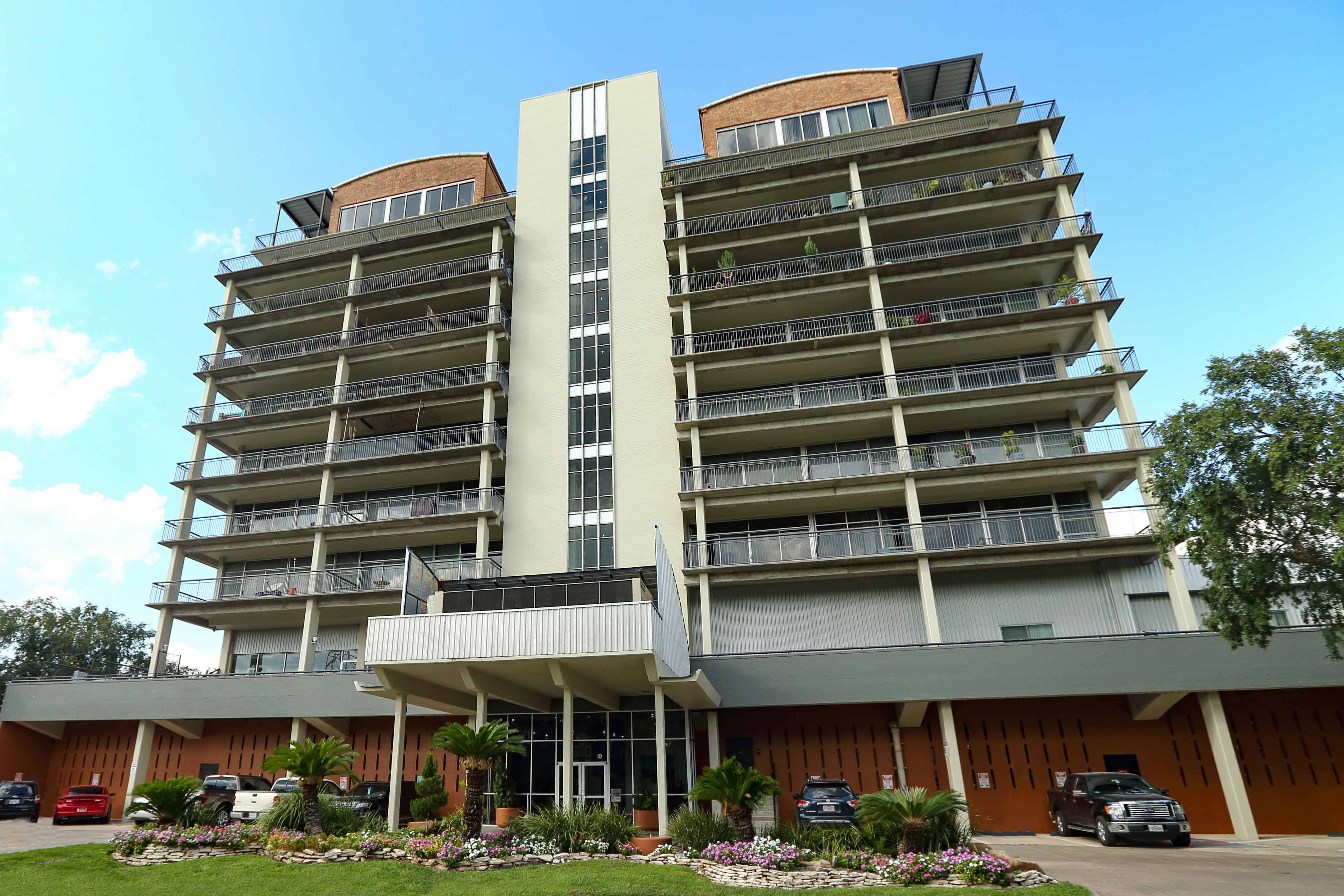 230 West Alabama exterior